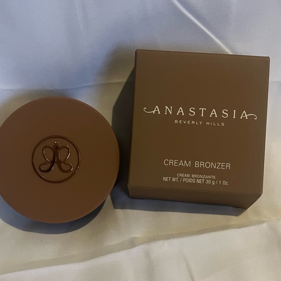 🆕 Anastasia Beverly Hills Cream Bronzer in a very dark “cool brown “ - Picture 2 of 2
